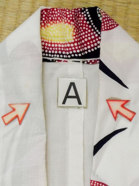 画像12: M0613P  浴衣(日本製) 女性用着物  綿   白, 蝶々 【中古】 【USED】 【リサイクル】 ★★☆☆☆ (12)