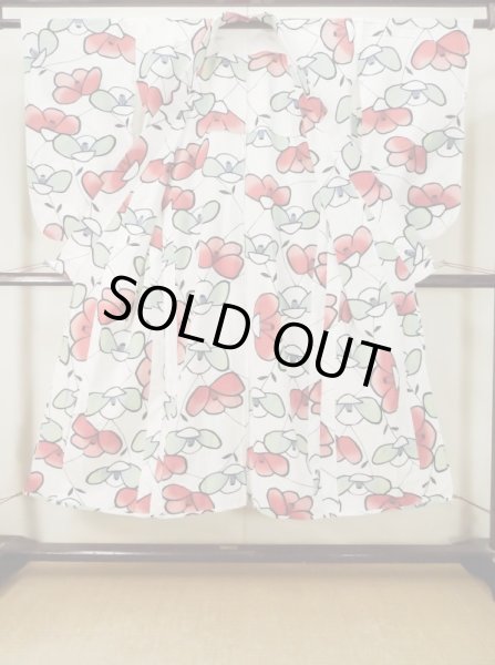 画像2: M0613Q  浴衣（日本製） 女性用着物  綿   白, 椿 【中古】 【USED】 【リサイクル】 ★★☆☆☆ (2)