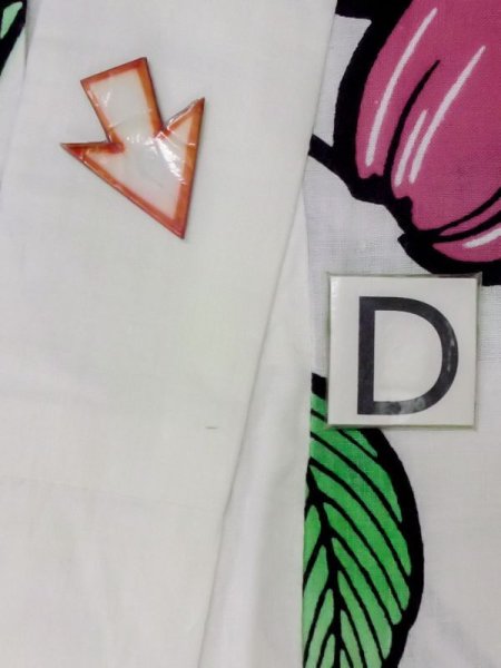 画像15: M0613R  浴衣（日本製） 女性用着物  綿   白, 椿 【中古】 【USED】 【リサイクル】 ★★☆☆☆ (15)