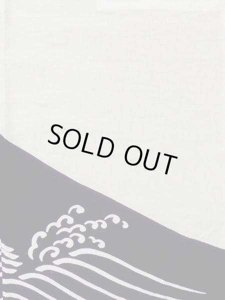 画像4: M0613V  浴衣（日本製） 女性用着物 ひまわり、文字 綿   白, 波 【中古】 【USED】 【リサイクル】 ★★☆☆☆ (4)