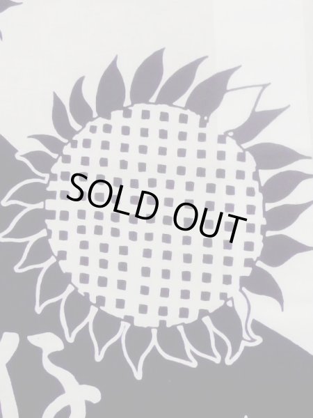 画像6: M0613V  浴衣（日本製） 女性用着物 ひまわり、文字 綿   白, 波 【中古】 【USED】 【リサイクル】 ★★☆☆☆ (6)