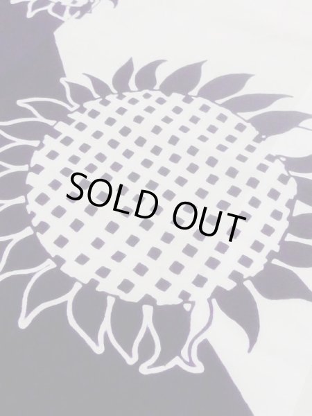 画像8: M0613V  浴衣（日本製） 女性用着物 ひまわり、文字 綿   白, 波 【中古】 【USED】 【リサイクル】 ★★☆☆☆ (8)