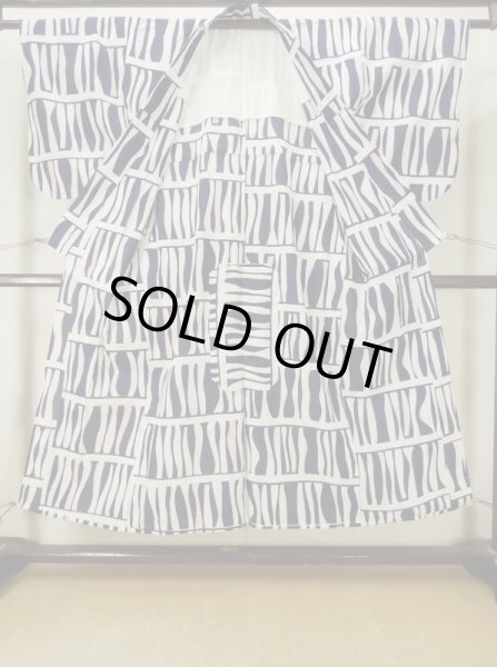 画像2: M0613Y  浴衣（日本製） 女性用着物  綿麻   オフ　ホワイト, 縞 【中古】 【USED】 【リサイクル】 ★★☆☆☆ (2)