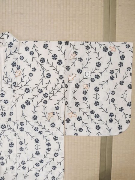 画像18: M0620A  浴衣（日本製） 女性用着物  綿   オフ　ホワイト, 花 【中古】 【USED】 【リサイクル】 ★★☆☆☆ (18)