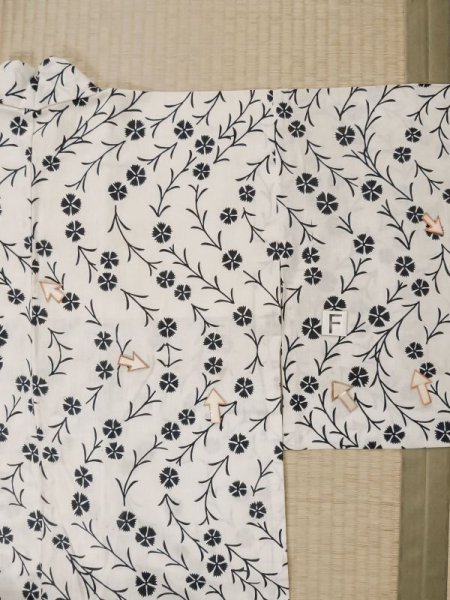 画像21: M0620A  浴衣（日本製） 女性用着物  綿   オフ　ホワイト, 花 【中古】 【USED】 【リサイクル】 ★★☆☆☆ (21)