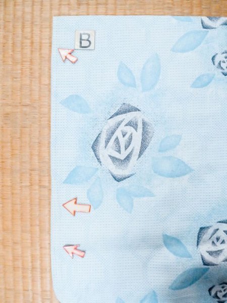 画像15: M0620E  浴衣(日本製) 女性用着物  綿  灰色がかった 紺, バラ 【中古】 【USED】 【リサイクル】 ★★☆☆☆ (15)