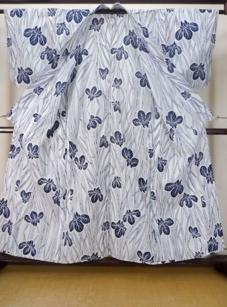 画像2: M0620P  浴衣(日本製) 女性用着物  綿   白, あやめ 【中古】 【USED】 【リサイクル】 ★★☆☆☆ (2)