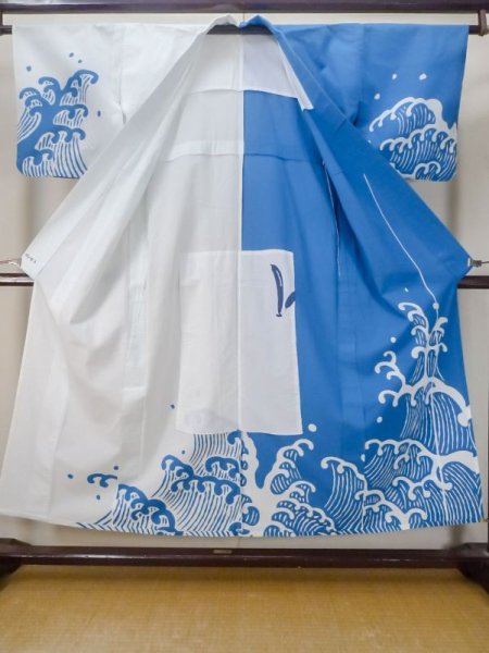 画像2: M0620R  浴衣(日本製) 女性用着物  綿   白, 波 【中古】 【USED】 【リサイクル】 ★★☆☆☆ (2)