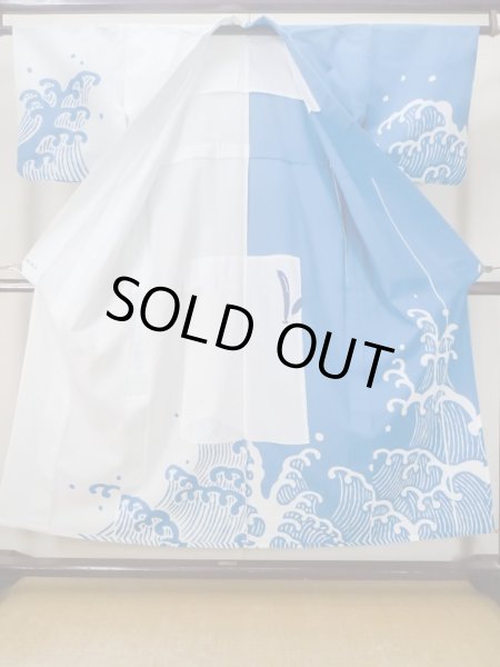 画像2: M0620R  浴衣（日本製） 女性用着物  綿   白, 波 【中古】 【USED】 【リサイクル】 ★★☆☆☆ (2)