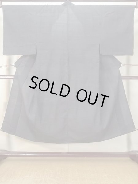 画像1: M0620Y  夏物 男性用着物  シルク（正絹）   黒, 亀甲 【中古】 【USED】 【リサイクル】 ★★☆☆☆ (1)