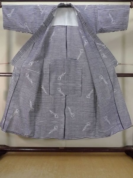 画像2: M0621D  浴衣(日本製) 男性用着物 ジャイアンツのノベルティのようです。 綿   白, 縞 【中古】 【USED】 【リサイクル】 ★★☆☆☆ (2)