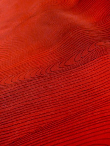 画像10: M0627A  羽織 女性用着物 裏地:化繊混合、つぎはぎあり シルク(正絹)   赤色, ぼかし 【中古】 【USED】 【リサイクル】 ★★★☆☆ (10)