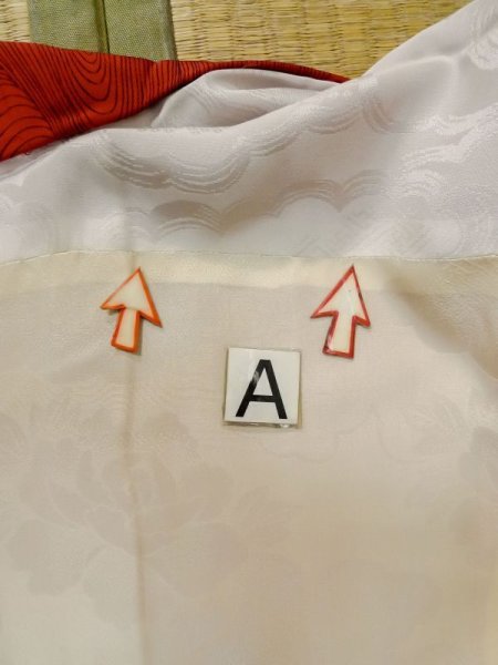 画像14: M0627A  羽織 女性用着物 裏地:化繊混合、つぎはぎあり シルク(正絹)   赤色, ぼかし 【中古】 【USED】 【リサイクル】 ★★★☆☆ (14)