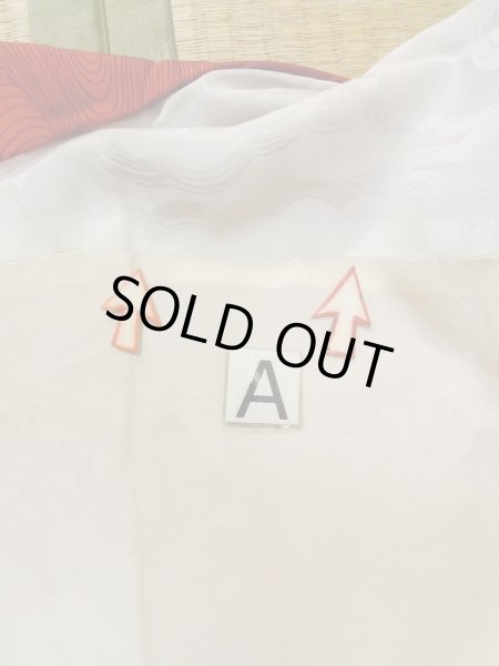 画像14: M0627A  羽織 女性用着物 裏地：化繊混合、つぎはぎあり シルク（正絹）   赤色, ぼかし 【中古】 【USED】 【リサイクル】 ★★★☆☆ (14)