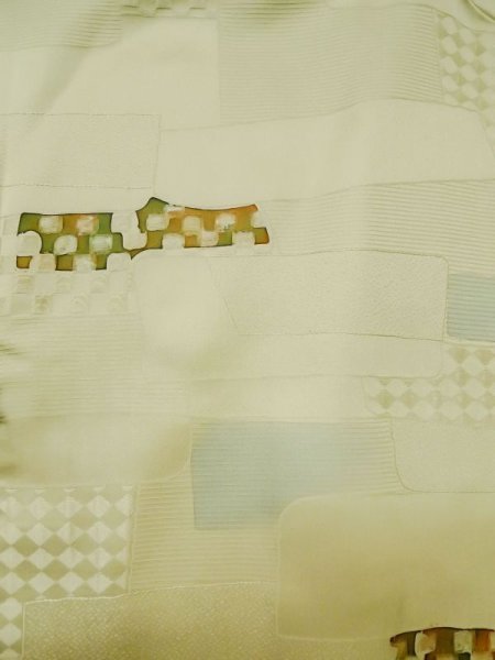 画像3: M0627F  羽織 女性用着物  シルク(正絹)  淡い ベージュ, 抽象的模様 【中古】 【USED】 【リサイクル】 ★★★☆☆ (3)