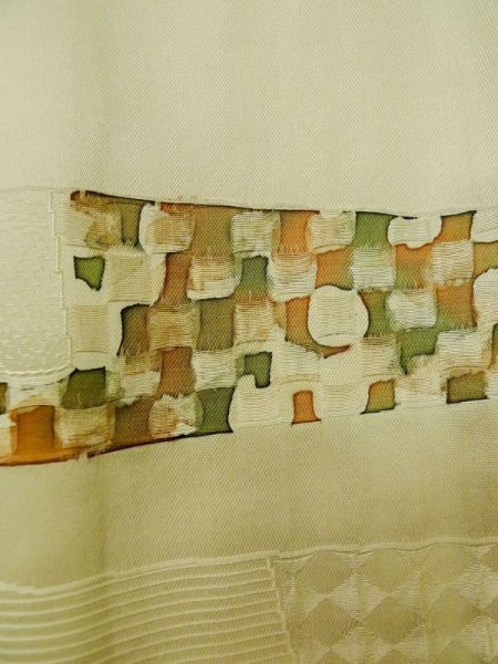 画像7: M0627F  羽織 女性用着物  シルク(正絹)  淡い ベージュ, 抽象的模様 【中古】 【USED】 【リサイクル】 ★★★☆☆ (7)