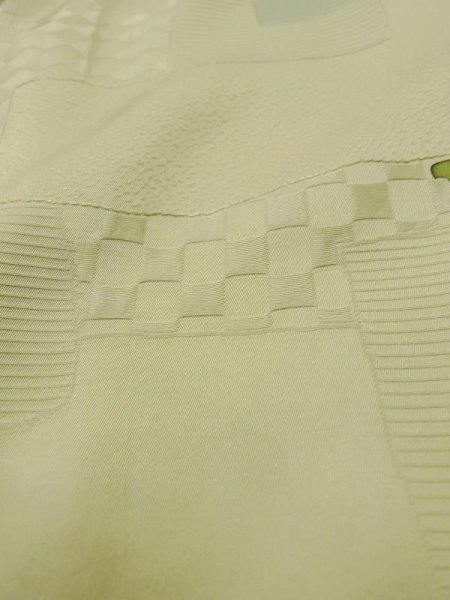 画像9: M0627F  羽織 女性用着物  シルク(正絹)  淡い ベージュ, 抽象的模様 【中古】 【USED】 【リサイクル】 ★★★☆☆ (9)