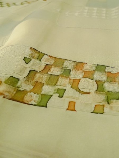 画像10: M0627F  羽織 女性用着物  シルク(正絹)  淡い ベージュ, 抽象的模様 【中古】 【USED】 【リサイクル】 ★★★☆☆ (10)