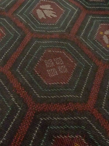 画像9: M0627O  羽織 女性用着物 韓国紬 シルク(正絹)  深い 黒, 花 【中古】 【USED】 【リサイクル】 ★★☆☆☆ (9)