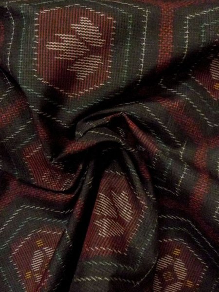 画像13: M0627O  羽織 女性用着物 韓国紬 シルク(正絹)  深い 黒, 花 【中古】 【USED】 【リサイクル】 ★★☆☆☆ (13)