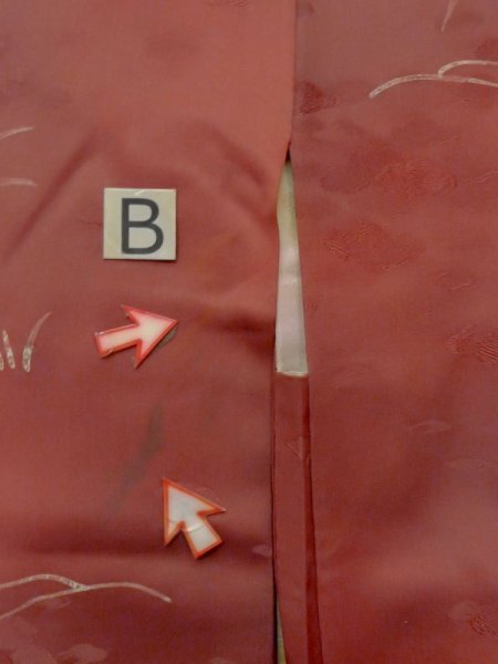 画像16: M0627S  羽織 女性用着物  シルク(正絹)  深い 赤色, 花 【中古】 【USED】 【リサイクル】 ★★☆☆☆ (16)