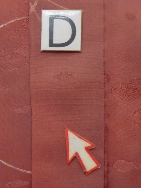 画像18: M0627S  羽織 女性用着物  シルク(正絹)  深い 赤色, 花 【中古】 【USED】 【リサイクル】 ★★☆☆☆ (18)