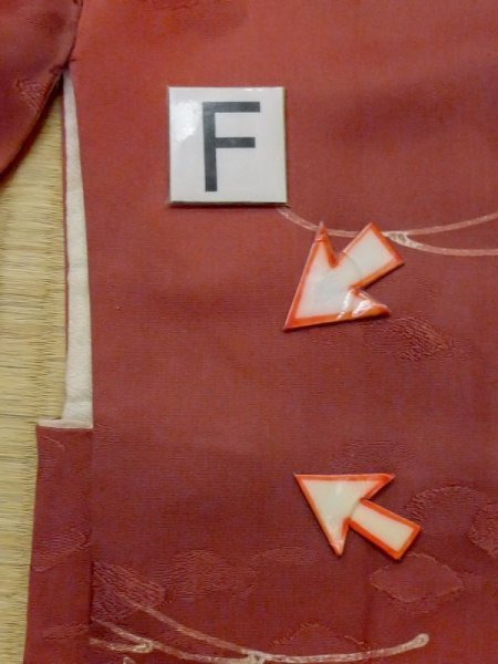 画像20: M0627S  羽織 女性用着物  シルク(正絹)  深い 赤色, 花 【中古】 【USED】 【リサイクル】 ★★☆☆☆ (20)