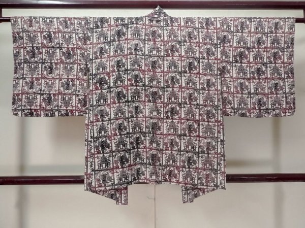 画像2: M0627W  羽織 女性用着物 人と馬 シルク(正絹)   アイボリー, 寺 【中古】 【USED】 【リサイクル】 ★★★☆☆ (2)