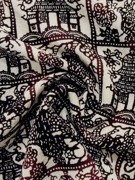 画像9: M0627W  羽織 女性用着物 人と馬 シルク(正絹)   アイボリー, 寺 【中古】 【USED】 【リサイクル】 ★★★☆☆ (9)