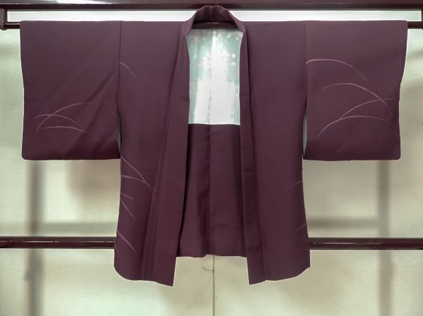 画像1: M0628C  羽織 女性用着物  シルク（正絹）  深い 紫色, 線 【中古】 【USED】 【リサイクル】 ★★☆☆☆ (1)