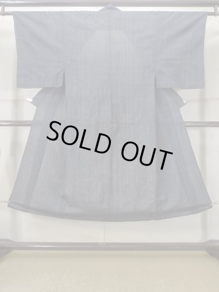 画像1: M0704O  単衣 男性用着物  シルク（正絹）   灰色, 抽象的模様 【中古】 【USED】 【リサイクル】 ★★★☆☆ (1)