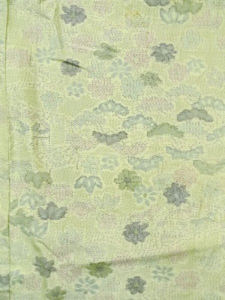 画像4: M0704Z  大島紬 女性用着物  シルク(正絹)  薄い 黄緑色, 花 【中古】 【USED】 【リサイクル】 ★★☆☆☆ (4)