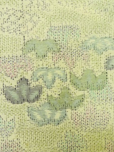 画像8: M0704Z  大島紬 女性用着物  シルク(正絹)  薄い 黄緑色, 花 【中古】 【USED】 【リサイクル】 ★★☆☆☆ (8)