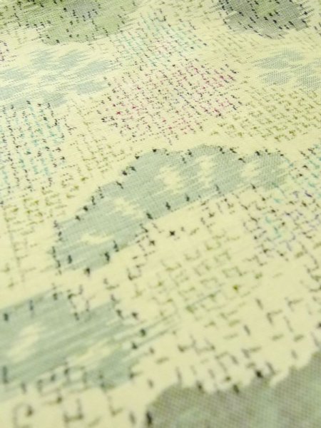 画像9: M0704Z  大島紬 女性用着物  シルク(正絹)  薄い 黄緑色, 花 【中古】 【USED】 【リサイクル】 ★★☆☆☆ (9)