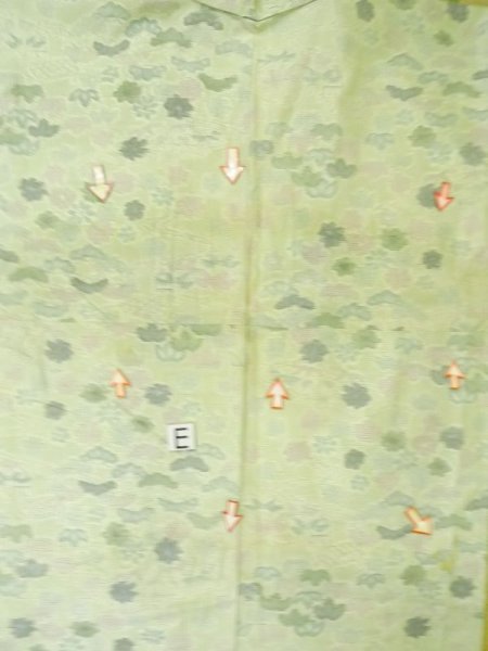 画像20: M0704Z  大島紬 女性用着物  シルク(正絹)  薄い 黄緑色, 花 【中古】 【USED】 【リサイクル】 ★★☆☆☆ (20)