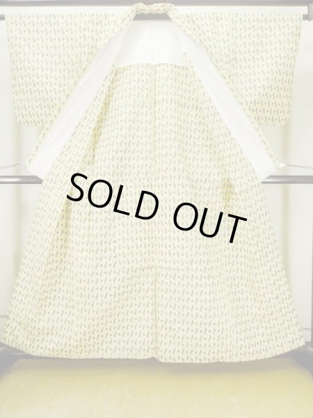 画像2: M0705C  単衣 女性用着物  化繊   黄色, 花 【中古】 【USED】 【リサイクル】 ★★☆☆☆ (2)