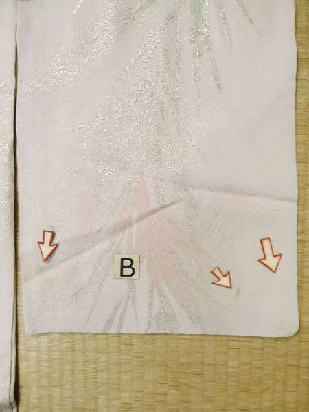 画像17: M0705D  織 女性用着物  シルク（正絹）  淡い 桃色, 草 薄い【中古】 【USED】 【リサイクル】 ★☆☆☆☆ (17)