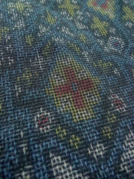 画像9: M0713A  塩沢紬 女性用着物  シルク(正絹)   マルチカラー, 十字 【中古】 【USED】 【リサイクル】 ★★★☆☆ (9)