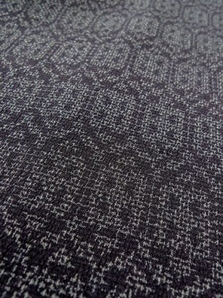 画像8: M0713B  単衣 女性用着物  シルク(正絹) 深い 紫み 灰色, 亀甲 【中古】 【USED】 【リサイクル】 ★★★★☆ (8)