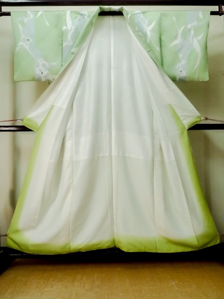 画像2: M0720D Mint  小紋 女性用着物  シルク(正絹)  光沢のある 黄緑色, 花 【中古】 【USED】 【リサイクル】 ★★★★☆ (2)