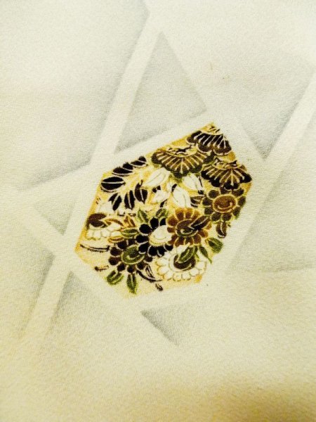 画像6: M0720E  小紋 女性用着物  シルク(正絹)   オフ ホワイト, 花 【中古】 【USED】 【リサイクル】 ★★☆☆☆ (6)
