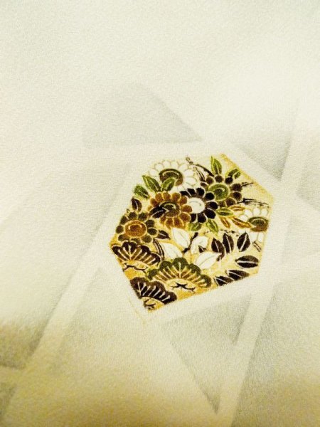 画像8: M0720E  小紋 女性用着物  シルク(正絹)   オフ ホワイト, 花 【中古】 【USED】 【リサイクル】 ★★☆☆☆ (8)