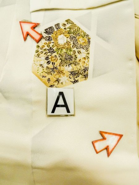 画像15: M0720E  小紋 女性用着物  シルク(正絹)   オフ ホワイト, 花 【中古】 【USED】 【リサイクル】 ★★☆☆☆ (15)