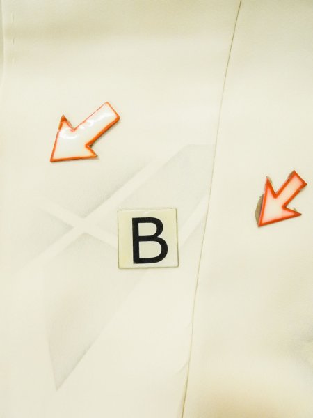 画像16: M0720E  小紋 女性用着物  シルク(正絹)   オフ ホワイト, 花 【中古】 【USED】 【リサイクル】 ★★☆☆☆ (16)