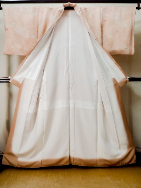 画像2: M0720J Mint  小紋 女性用着物 琴、三味線柄 シルク(正絹) 淡い 薄い 珊瑚色, 抽象的模様 【中古】 【USED】 【リサイクル】 ★★★★☆ (2)