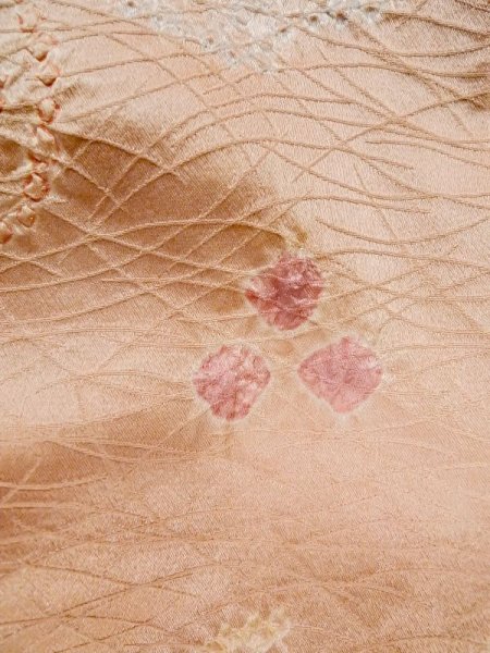 画像7: M0720J Mint  小紋 女性用着物 琴、三味線柄 シルク(正絹) 淡い 薄い 珊瑚色, 抽象的模様 【中古】 【USED】 【リサイクル】 ★★★★☆ (7)