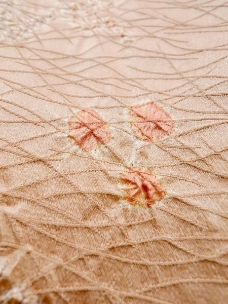 画像8: M0720J Mint  小紋 女性用着物 琴、三味線柄 シルク(正絹) 淡い 薄い 珊瑚色, 抽象的模様 【中古】 【USED】 【リサイクル】 ★★★★☆ (8)