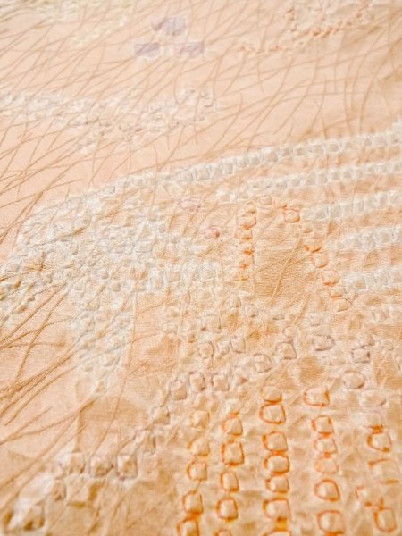 画像9: M0720J Mint  小紋 女性用着物 琴、三味線柄 シルク(正絹) 淡い 薄い 珊瑚色, 抽象的模様 【中古】 【USED】 【リサイクル】 ★★★★☆ (9)