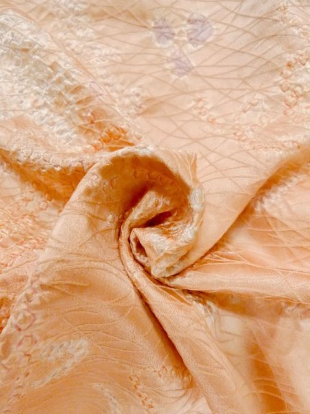 画像11: M0720J Mint  小紋 女性用着物 琴、三味線柄 シルク(正絹) 淡い 薄い 珊瑚色, 抽象的模様 【中古】 【USED】 【リサイクル】 ★★★★☆ (11)