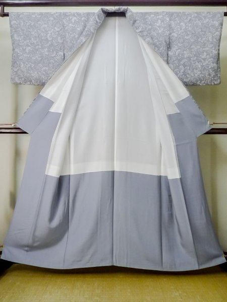画像2: M0720N  小紋 女性用着物  シルク(正絹)  淡い 灰色, 花 【中古】 【USED】 【リサイクル】 ★★★☆☆ (2)